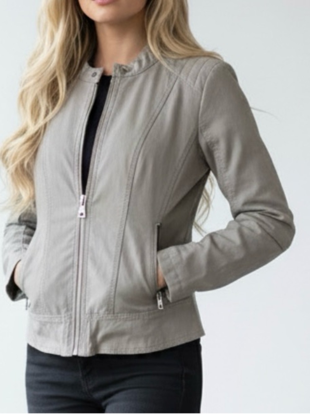 GUESS - jacket 🧥 color light gray size medium